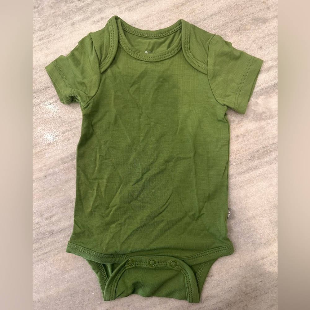 Kyte Baby Onsie size NB.